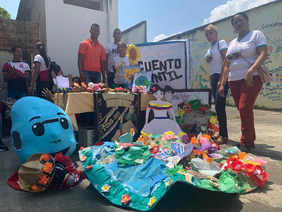 CDCEAragua's tweet photo. UEE Santa Ana, cierre del Congreso Pedagógico Municipal 2023-2024 en el municipio San Casimiro .
#SomosPuebloUnido 
@NicolasMaduro 
@_LaAvanzadora 
@MPPEDUCACION 
@LeiraSuarezPsuv 
@Soykarinacarpio https://t.co/9wqLiZxVUT