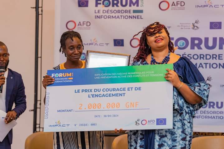 Le Prix spécial du courage et de l’engagement a été attribué à Élisabeth Haba (Radio Espace FM Forêt) : ce prix récompense la femme journaliste ayant le plus participé aux activités du REGUIDI (production et réunions). #FDIGn #Kibaro #Ablogui @espacefm_gn