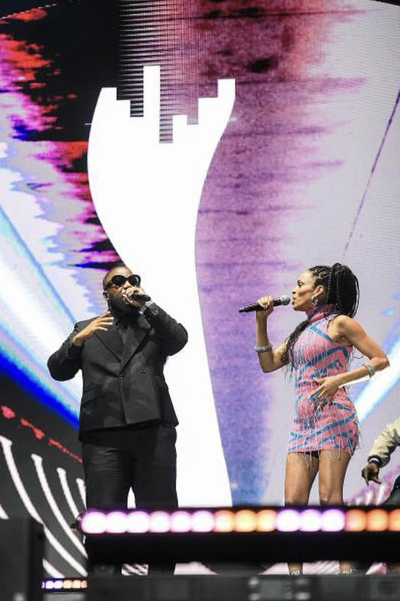 What a joy to finally share the stage with @casspernyovest at Metro Fm Awards 🔥🔥🔥🇿🇦🇿🇦#destiny #closer #metrofm 📸 @ngkkreations