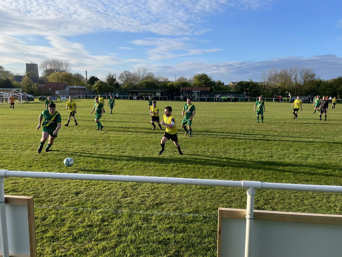 THIRD TEAM | HT | Late to the game tonight but the #EzPats lead 2-1 thanks to a Dan Shearer brace, after the Seasiders took a first minute lead. 5 bookings so far & 3 sin bins in a game that can be termed “scrappy”. Over 90 in attendance here tonight…