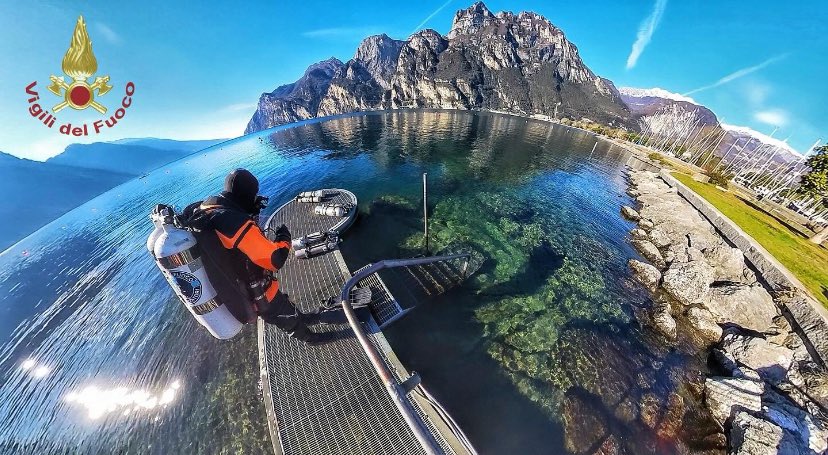 Panoramica di un addestramento.
Sommozzatori specializzati in immersioni ad “alto fondale”, fino a 60 metri di profondità, si esercitano a Riva del #Garda in manovre di soccorso

#sommozzatori #lidoveserve #vigilidelfuoco #addestramentiquotidiani
