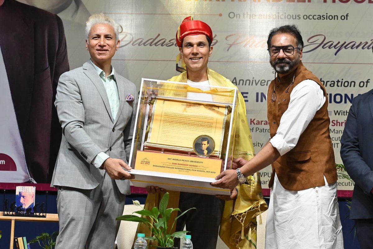 1st ANNIVERSARY OF DADASAHEB PHALKE INTERNATIONAL SCHOOL WITH THE ULTRA METHOD ACTOR RANDEEP HOODA

 #Bollywood #FilmSchool #RandeepHooda #AnniversaryCelebration #MITWPU #University #Bharat #WorldPeaceUniversity #DPFIS #dadasahebphalkeinternationalfilmschool