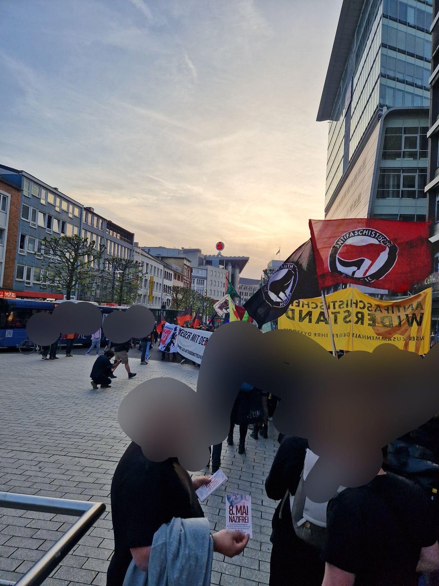 2028 Die Demo bleibt laut und kämpferisch! #bo3004