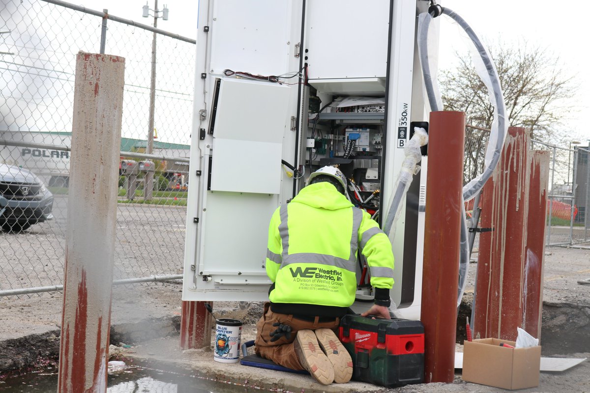 Ohio's making fast progress on high-powered EV charging stations: 11 locations are under active construction throughout the state, with 3 stations expected to open in May. Check out crews working at Casey's in @ODOT_Dayton and Pilot Travel Center in @ODOT_NWOhio. #NEVI