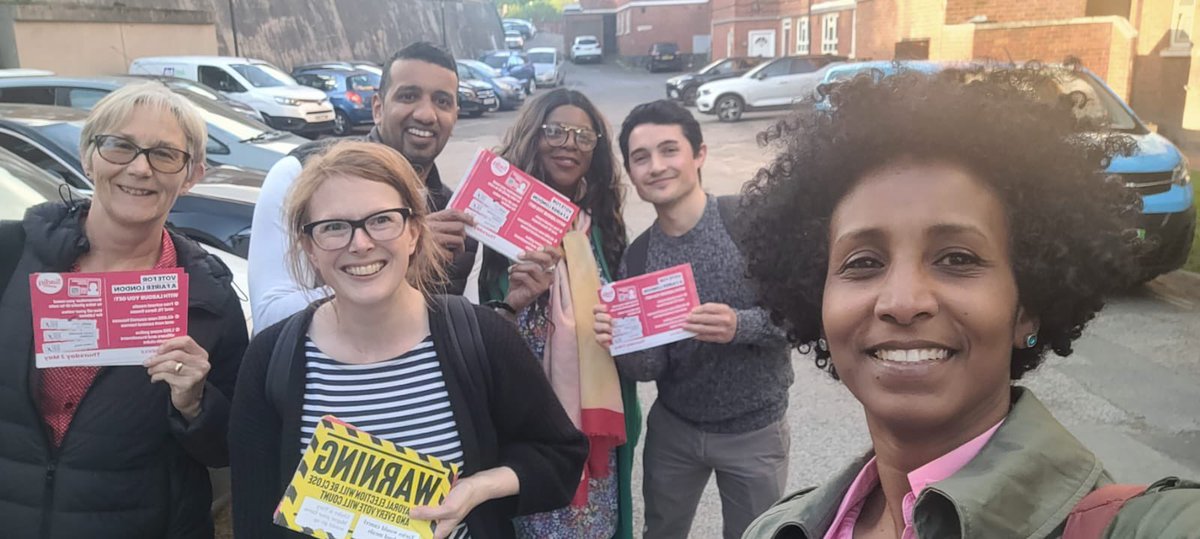 Out this evening on the #LabourDoorstep with the strong @LambethLabour team in @KnightsHillLab campaigning for @sadiqkhan and @LabourMarina ✅Free school meals ✅Freeze TfL fares ✅40,000 new council homes ✅End rough sleeping ✅Invest in youth clubs 🌹Vote Labour🌹