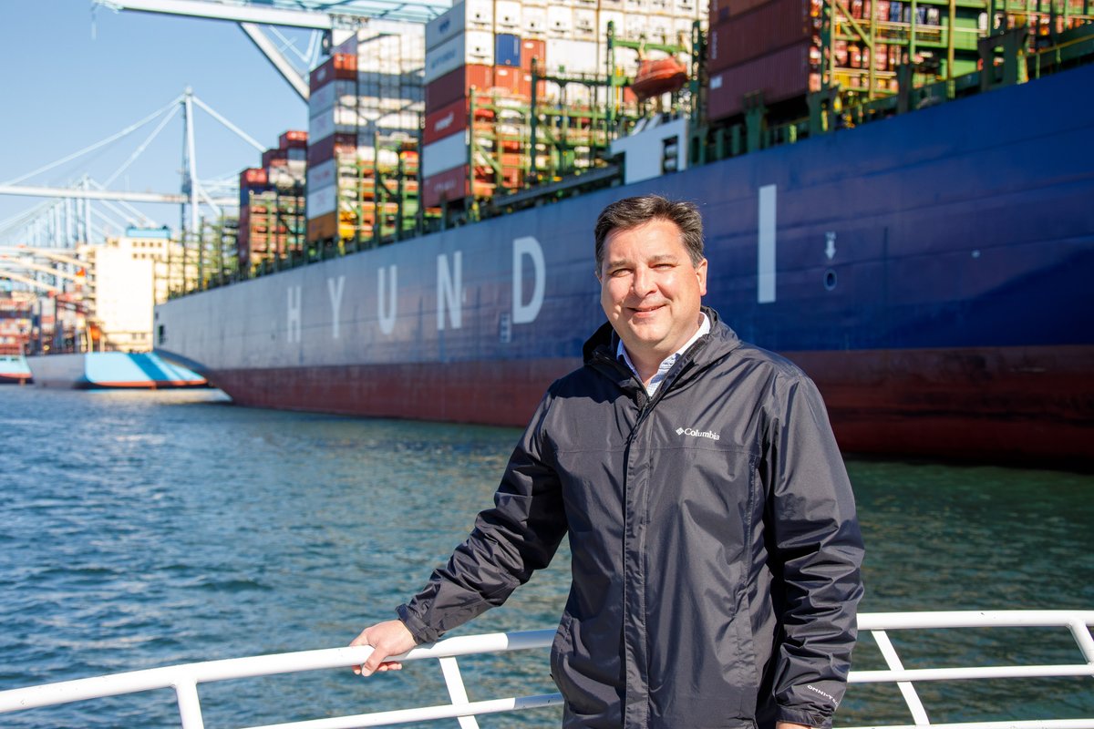 Congresswoman @gracenapolitano  (CA) and U.S. @RepDavidRouzer (NC) visited the Port of Los Angeles recently, meeting with staff and Commissioners for an overview of the nation’s busiest container port and a waterside tour of the Los Angeles Main Channel.