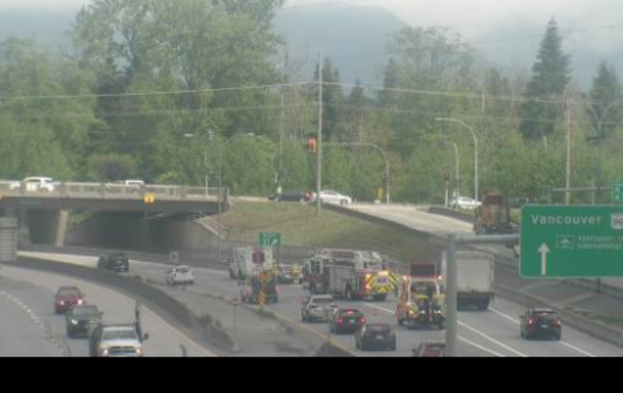 ⚠️#BCHwy99 northbound just before Westminster Hwy right lane blocked due to vehicle incident. Watch for crews on scene, pass with caution. #RichmondBC #MasseyTunnel