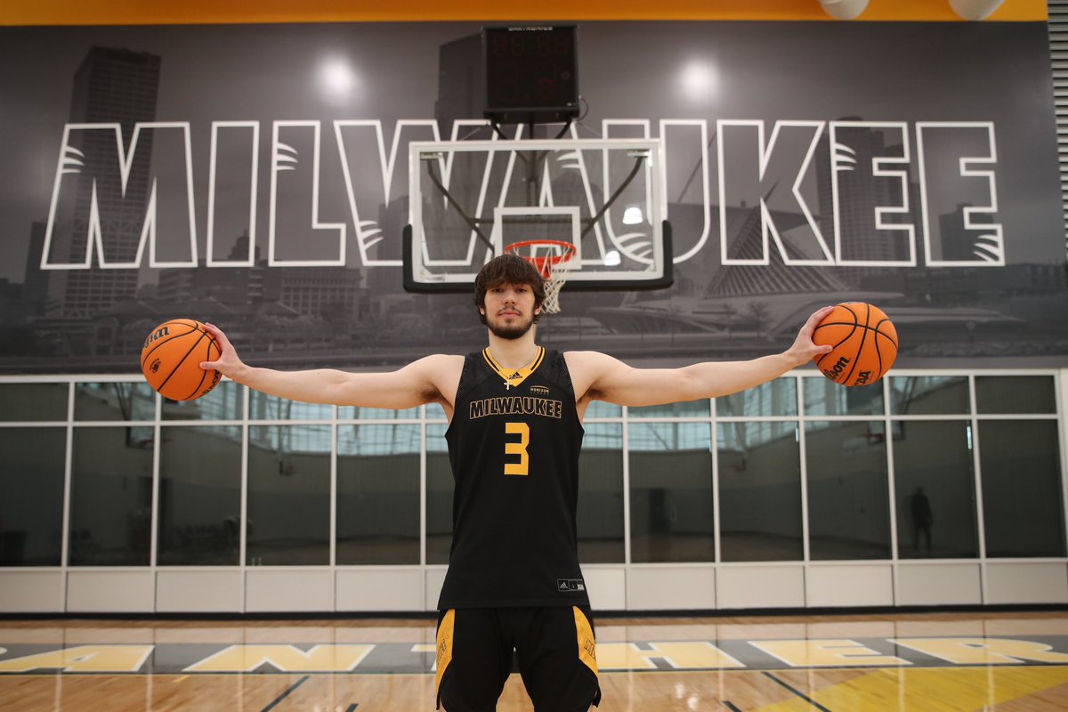 Daniloj03's tweet image. Coming home🖤💛#committed @CoachBartLundy