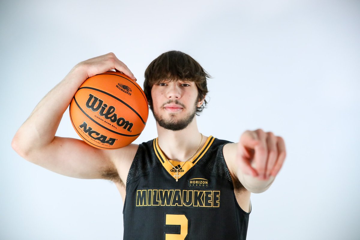 Daniloj03's tweet image. Coming home🖤💛#committed @CoachBartLundy