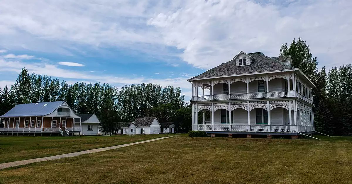 Did you know you could visit this beautiful original Doukhobor Prayer Home in #Veregin #Saskatchewan | #Pioneers #ExploreSask @Saskatchewan @SkWanderer #travel #museum #museums guide2museums.com/2023/08/31/nat…
