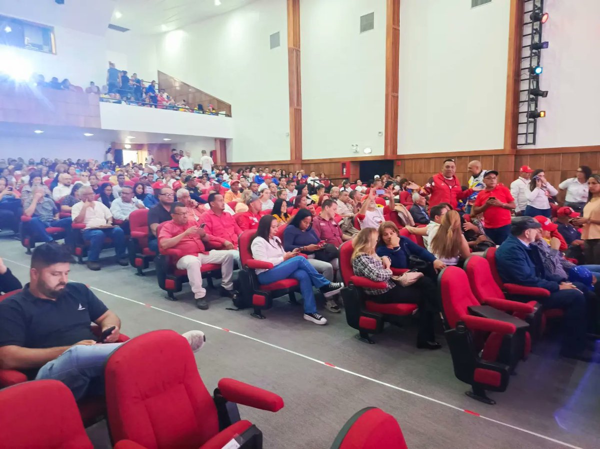 Con un alto contenido de emotividad e historia y a casa llena, la Central Bolivariana Socialista de Trabajadores, celebró este #30Abril, junto con las autoridades del Ministerio del Trabajo y la Vicepresidencia de la Clase Obrera, el Décimo Segundo Aniversario de la LOTTT).