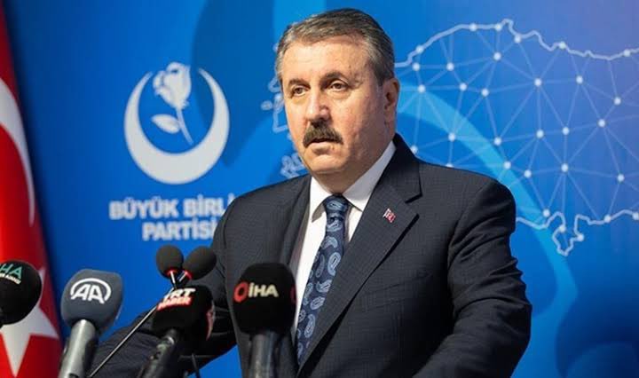 BBP Genel Başkanı Mustafa Destici, yeni Anayasa ile ilgili fikir beyan etti:

“                                       ”