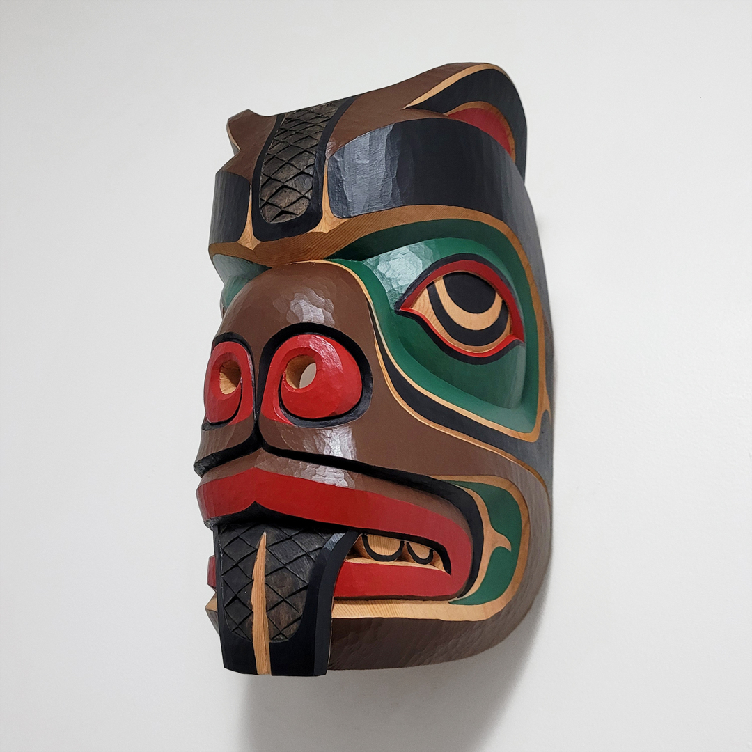 Before and after of an amazing Beaver mask by Greg Henderson. Greg's use of texture and color really bring this beautiful mask to life. Now available in gallery or online.

Click here to learn more: 
spiritsofthewestcoast.com/collections/gr…