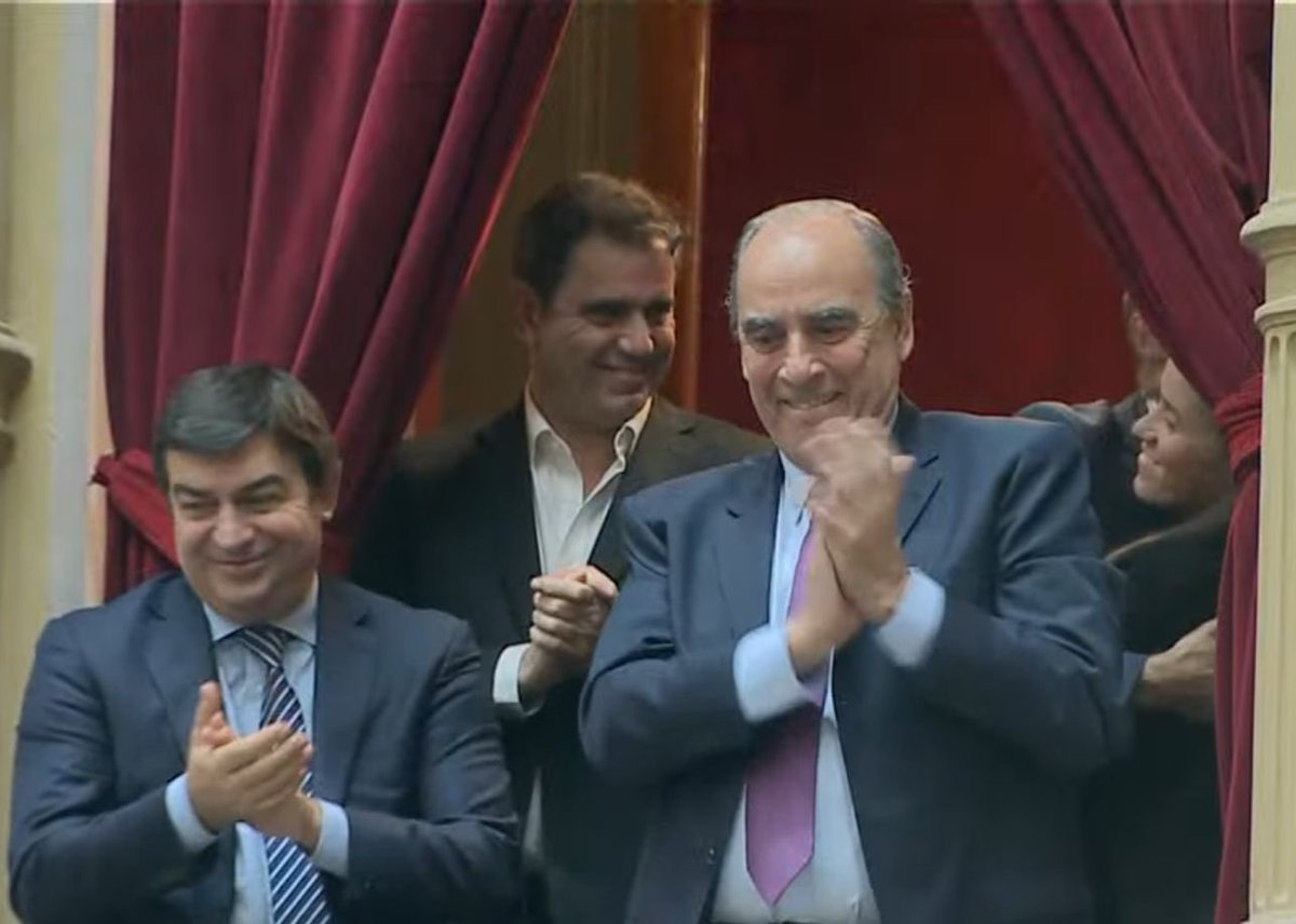 Celebro la decisión de los diputados de cumplir con el mandato de cambio que el pueblo votó en las urnas. La #LeyBases nos pone en el camino de la libertad, y es el punto de partida para que la Argentina se abra de una vez por todas a un futuro de crecimiento y desarrollo.