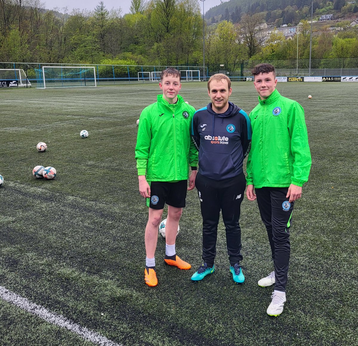 ⚽️ Final GK Specific Training session of the season complete, summer is on the way apparently 🌧 😂 Big thanks to @IntelligentGK & @AcademyCambrian for helping Mason this season. A few more outfield sessions remaining and a National Cup Final for @RCTSFA 🟢
