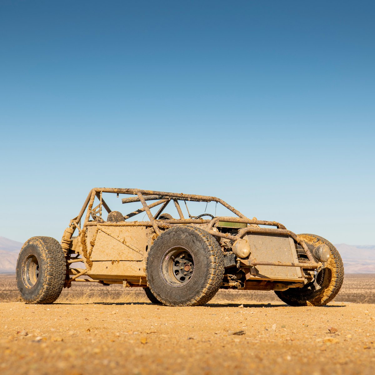 Dirt Duster vs. Vette Kart! Watch @RoadkillShow TONIGHT at 9|8c on MotorTrend, or @StreamOnMax!