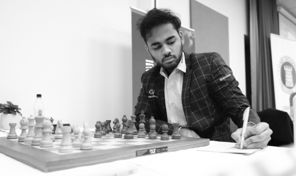 तेपे सिगमन 2024 : भारत के अर्जुन एरीगैसी सयुंक्त बढ़त पर @tepesigeman #Round4 #HindiReport #ArjunErigaisi @ChessbaseIndia @ChessbaseHindi भारत के ग्रांड मास्टर अर्जुन एरीगैसी इस समय तेपे सिगमन शतरंज टूर्नामेंट में चार राउंड के बाद 3 अंक बनाकर खेल रहे है । फीडे कैंडिडैट में नहीं…