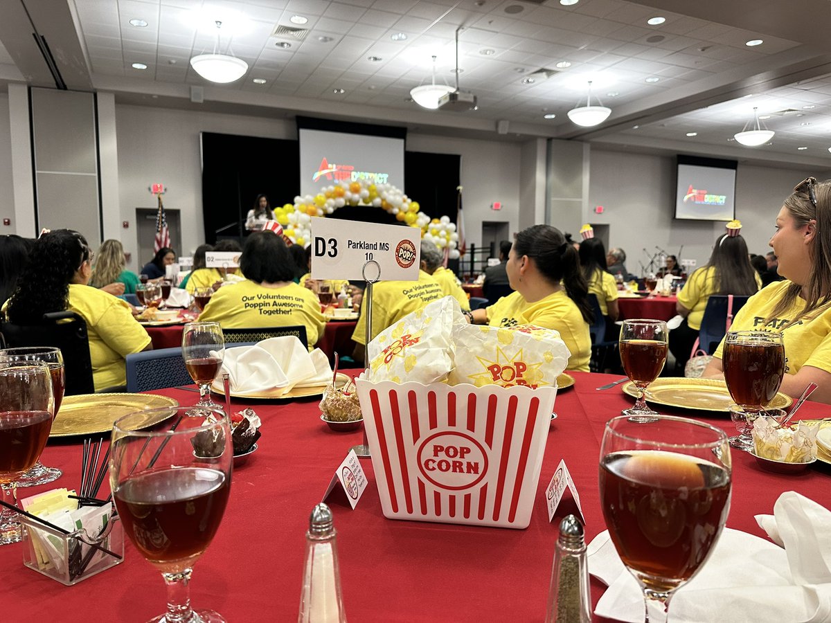 At the Annual Volunteer Recognition Luncheon 💛🖤 Thank you for all of your hard work and dedication 🩷💛🖤 @TheParkMS @YsletaISD @jortiz_P_