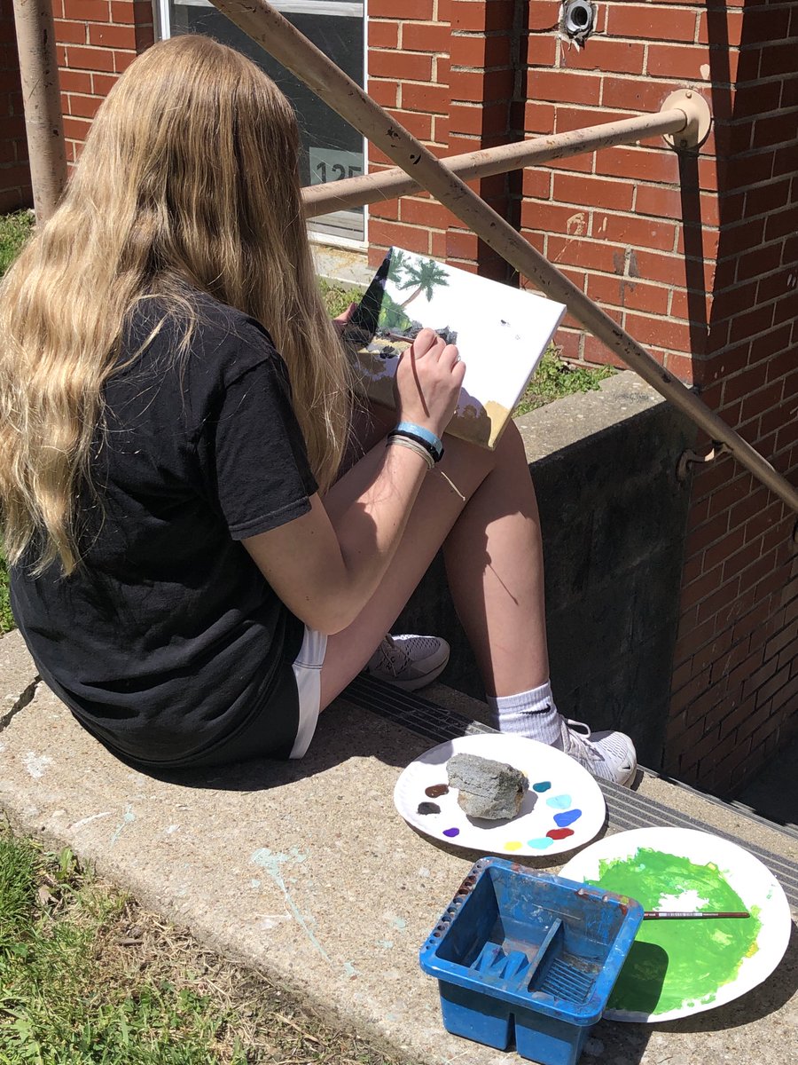 Painting landscapes outside to enjoy the weather! ❤️ ☀️ 🎨 ⁦<a href="/CMSredwolves/">Clinton Middle School</a>⁩ ⁦<a href="/CCSredwolves/">Clinton Community Schools</a>⁩