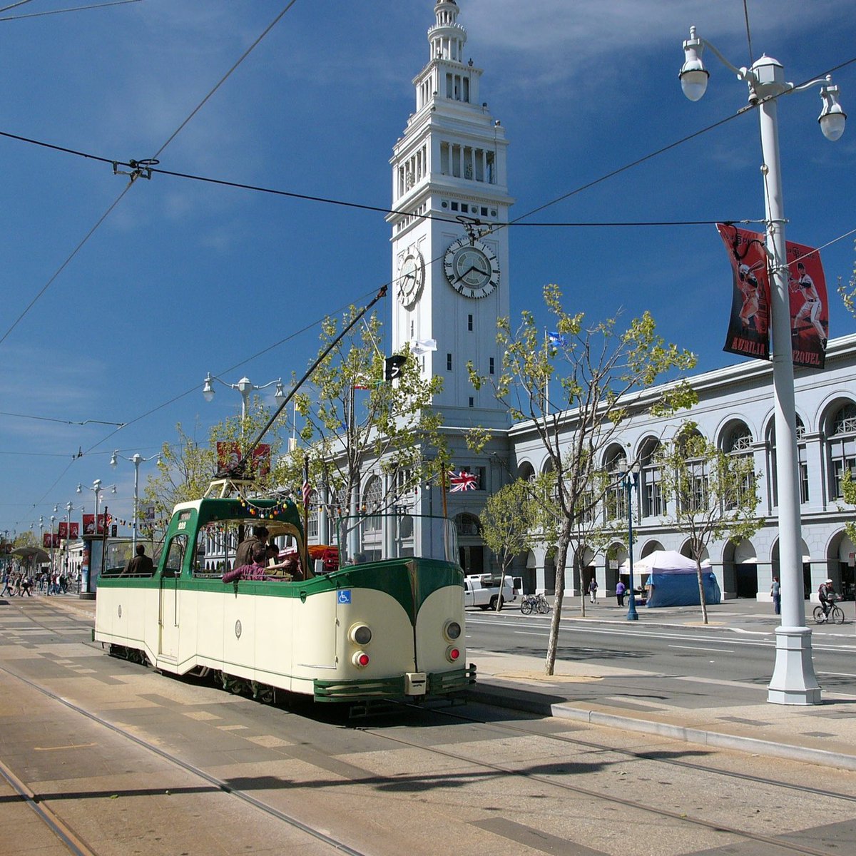 Go topless in SF! 🚃 Ever caught sight of the iconic Boat Tram riding around SF? While the Boat Tram isn't an everyday sight, Muni's got you covered for all your city travels! Find out why SF is one of the most walkable cities in the US: bit.ly/3UdV5wA