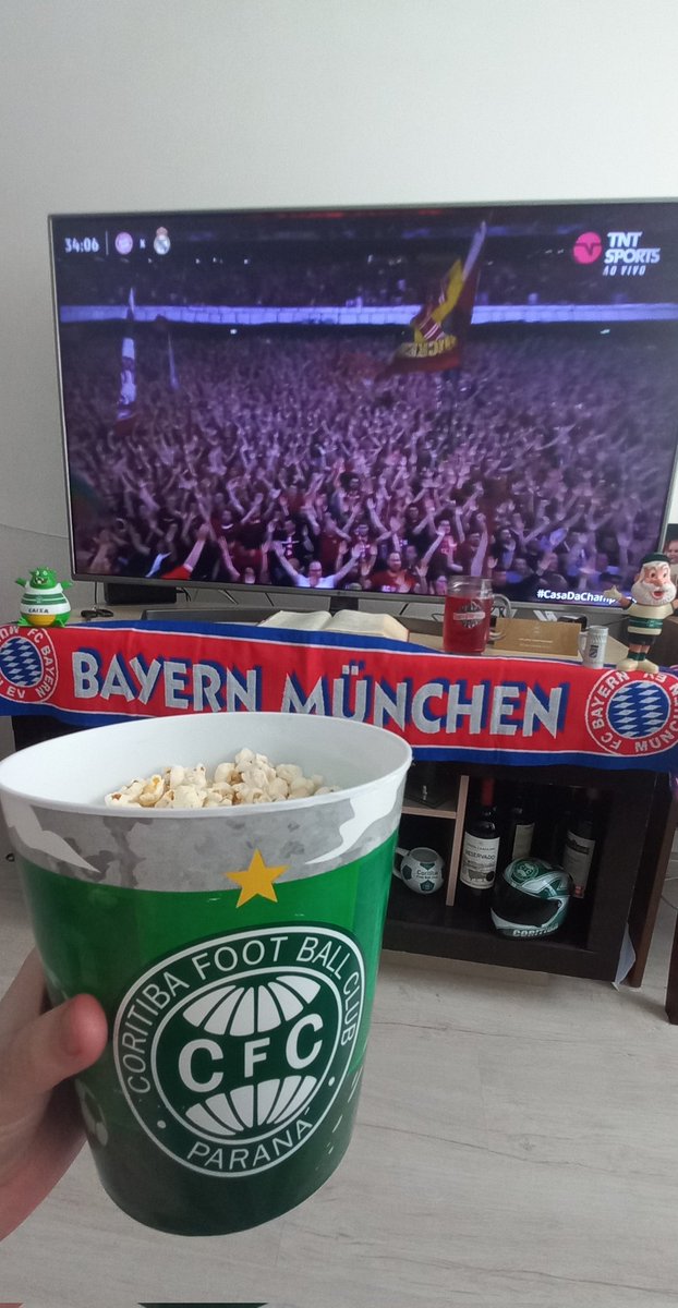 Pipoca na manteiga pronta no pote mais lindo, caneca cheia de cini framboesa e vamos pra mais uma semifinal de Champions

Distanziert, aber mit dem Herzen in München ❤🤍

@FCBayern #packmas #FCBRMA