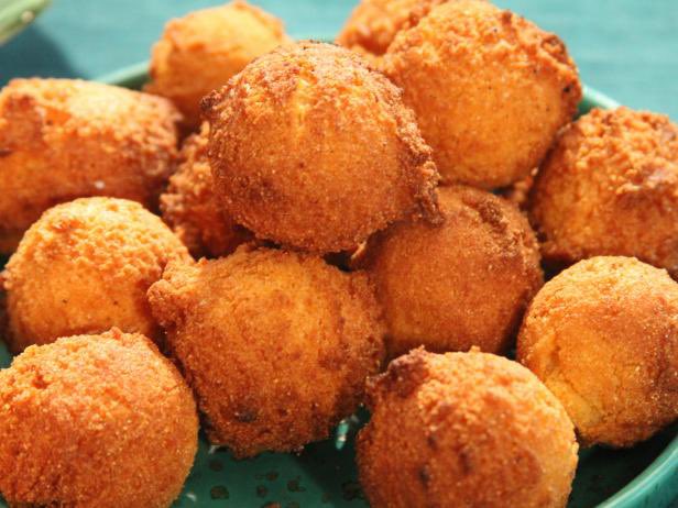 Hushpuppies should be much more widely available. Long John Silver’s has been on the right side of history on this important matter for decades. It’s a shame others haven’t followed their lead.