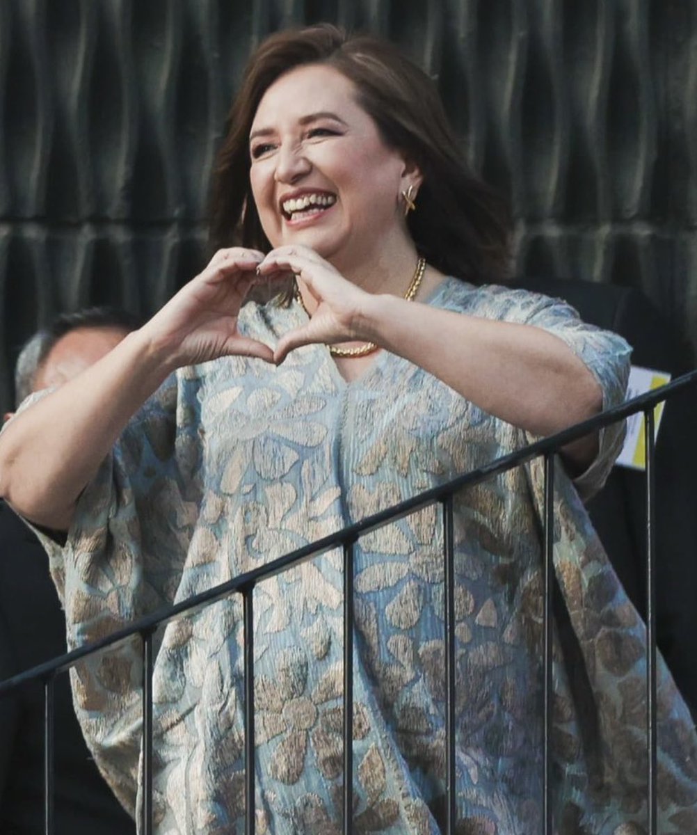 ryo_hermoso's tweet image. Ni modo ya le toca otra arrastrada a la #CandidataDeLasMentiras 🥳

El tiro es entre ellas 2 ( el esquirol borracho no cuenta ) 

Por cual de ellas vas a votar el 2 de junio ? 🤷‍♀️

Xóchitl - 🔁

Claudia - ♥️

Voten 👇🙋‍♀️