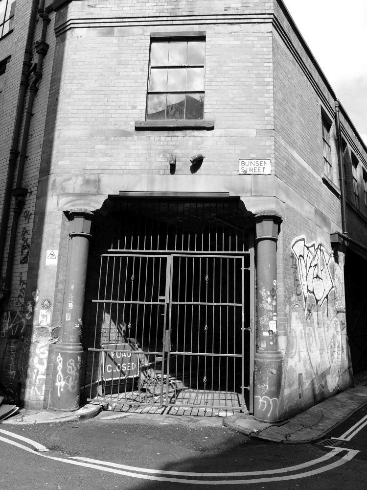 28-03-24 MANCHESTER.
Pillars and gates on Bunsen Sttreet.
#Manchester #streetphotography #Ancoats #blackandwhitephotography