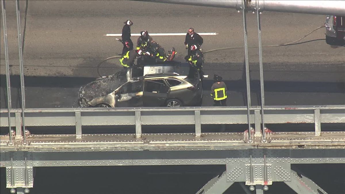 Traffic is delayed after a car caught fire on the Bay Bridge on Tuesday morning. bit.ly/3JCNdjo