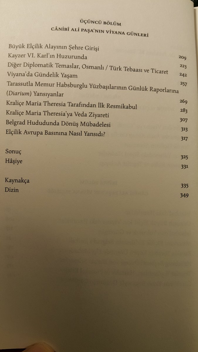 1739 Belgrad barışını müteakip Viyana'ya elçi olarak yaklaşık 1000 kişilik bir maiyetle gönderilen Cânibî Ali Paşa'nın elçilik faaliyetlerini ve dönemin siyasi şartlarını vukufla anlatan bu kitap, Habsburg arşivlerini derinlemesine kullanmasıyla temayüz ediyor. @VakifBankKY