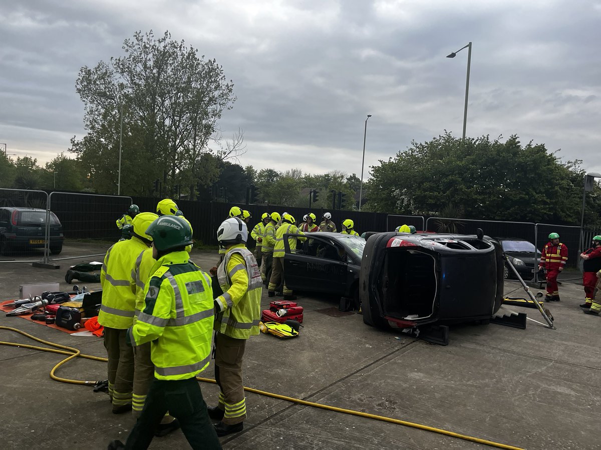 benthepara's tweet image. Things are getting serious…..
This is a training exercise. @EastEnglandAmb @LowestoftSouth 
#training #jesip #workingtogether