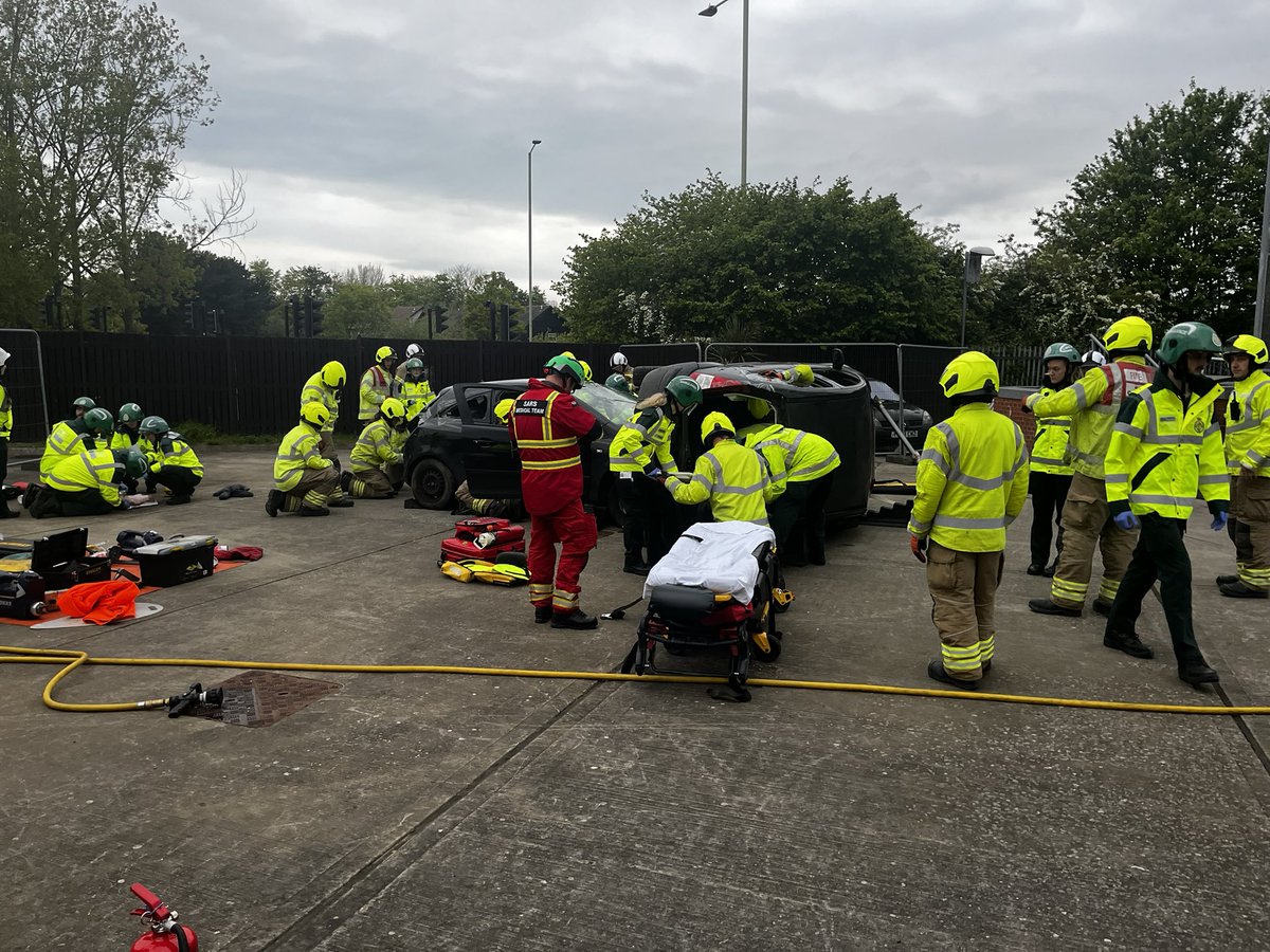 benthepara's tweet image. Things are getting serious…..
This is a training exercise. @EastEnglandAmb @LowestoftSouth 
#training #jesip #workingtogether