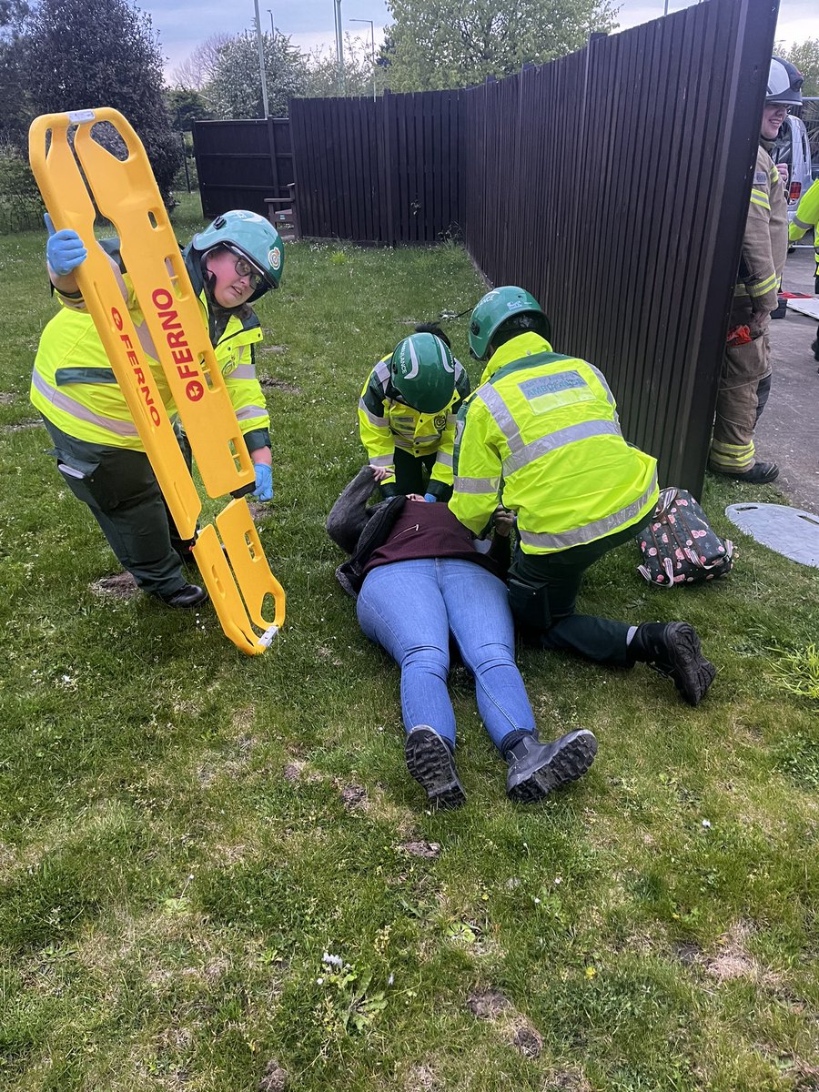 benthepara's tweet image. Things are getting serious…..
This is a training exercise. @EastEnglandAmb @LowestoftSouth 
#training #jesip #workingtogether