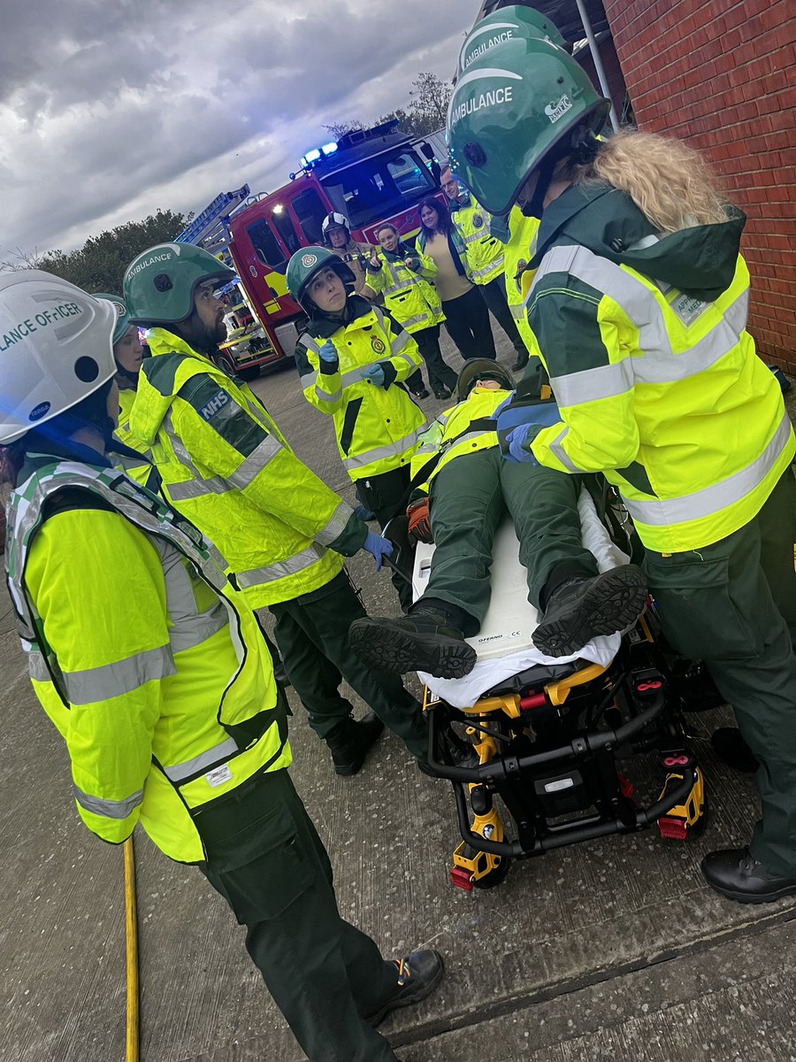 benthepara's tweet image. Things are getting serious…..
This is a training exercise. @EastEnglandAmb @LowestoftSouth 
#training #jesip #workingtogether
