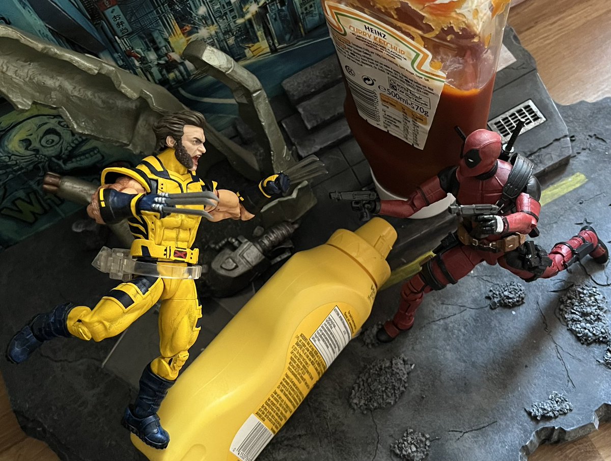 Food fight! 💛❤️ Just playing with my toys… 

#WolverstevesCountdown is still going on after 581 days non stop counting & posting to #Deadpool & #Wolverine and now we only have 87 days to go!

#DeadpoolAndWolverine #GoFigure