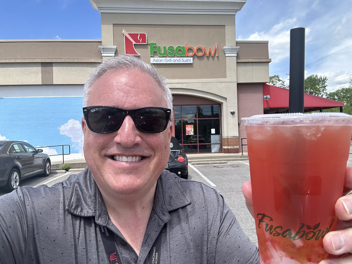 A little strawberry and or snozzberty bubble tea with lychee jelly and mango boba to celebrate #NationalBubbleTeaDay accordingly @fusabowl #eatcincy #cincyeats #cincyvibes #tuesdayvibes two berry bubble teas in one week is double the berry bubbles