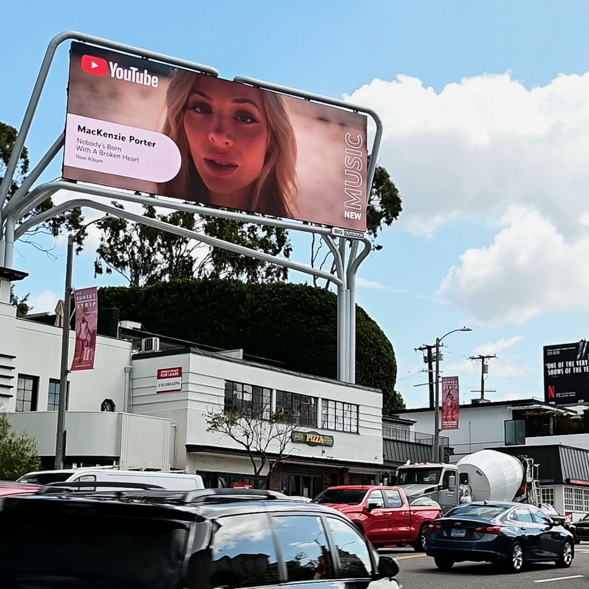 Look mom 🥹🥹 … also Bowie look, it’s mom 🥹 Thank you @youtubemusic ❤️ Listen to the album on #YouTubeMusic: mackenzieporter.lnk.to/NBWABH/youtube…