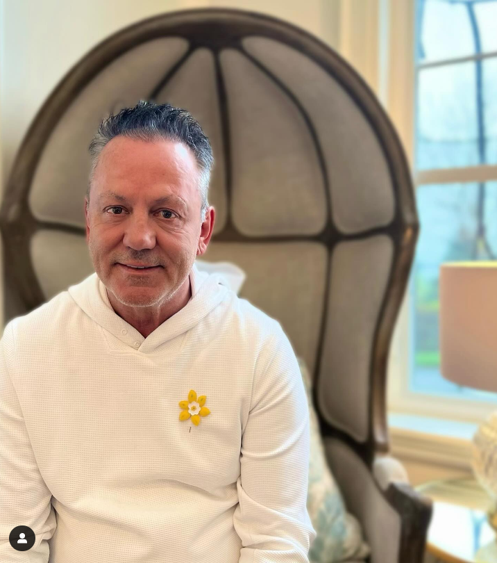 <a href="/HannahSimone/">Hannah Simone</a> .<a href="/douggilmour/">Doug Gilmour</a> rockin' the Daffodil this April.

#HelpHopeBloom