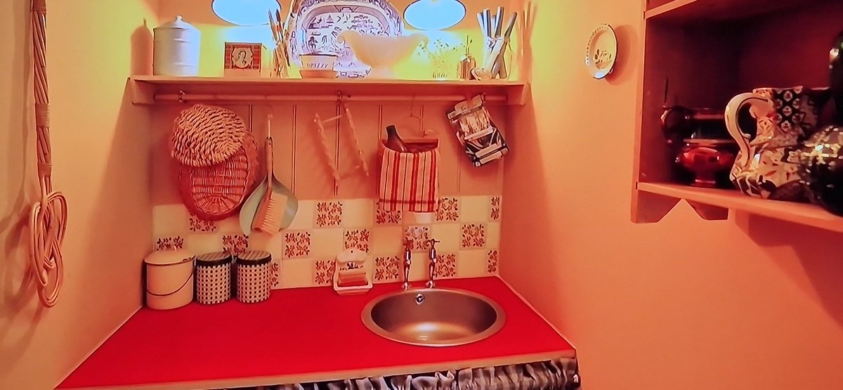 #SHOTY

How does that count as a Kitchen? 
Seen bigger Doll's house Kitchen.