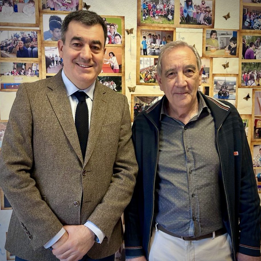 Hoxe en Láncara reencontreime con Don Jorge, o meu profesor de EXB en Vila de Cruces. Con 70 anos, mantén intacta a vocación a piques de xubilarse O máis importante que levamos do noso paso polo colexio son mestres que, coma el, souberon guiarnos. Estareille sempre agradecido