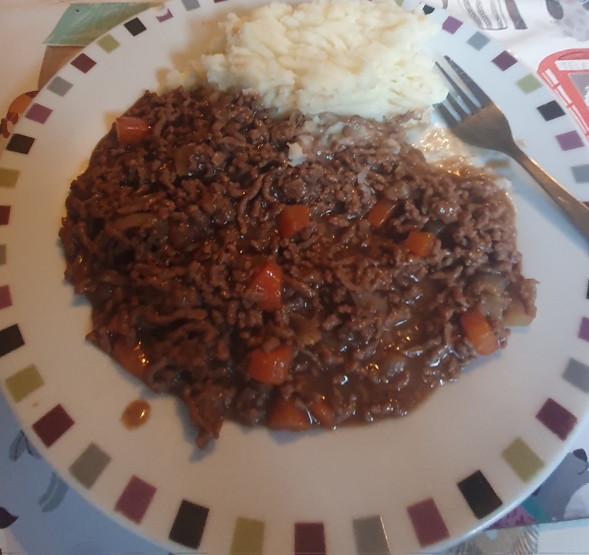 Mince and tatties for dinner like I'm Oor Wullie or something. Braw!