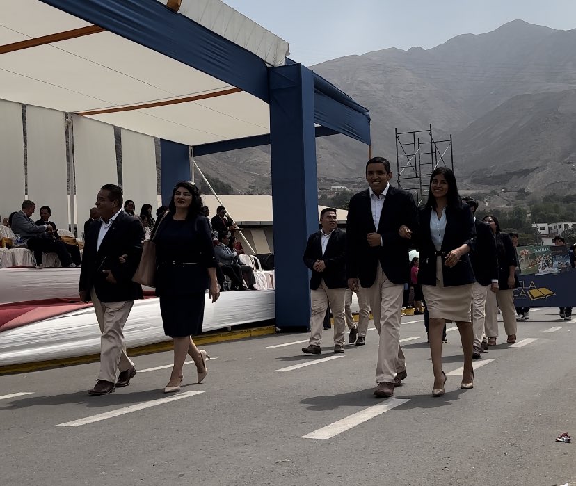 NuevoTiempoPeru's tweet photo. 🎉 ¡Feliz Aniversario UPeU!

💛 Nuevo Tiempo Perú acompañó el desfile cívico en el día central por la celebración de los 105 años de vida institucional y 41 de vida universitaria. 📚 https://t.co/Sq8NLTmHux