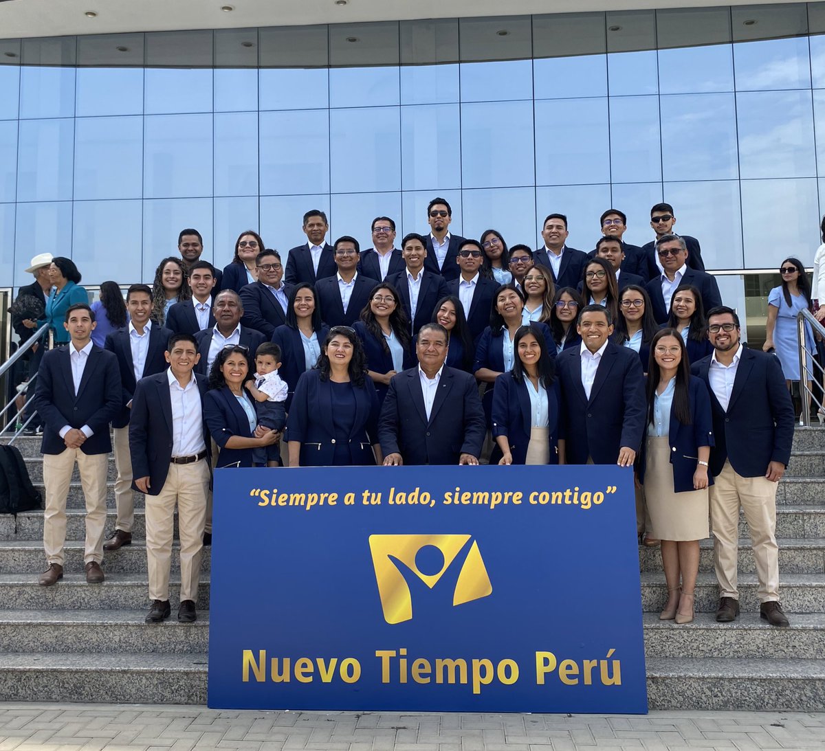 NuevoTiempoPeru's tweet photo. 🎉 ¡Feliz Aniversario UPeU!

💛 Nuevo Tiempo Perú acompañó el desfile cívico en el día central por la celebración de los 105 años de vida institucional y 41 de vida universitaria. 📚 https://t.co/Sq8NLTmHux