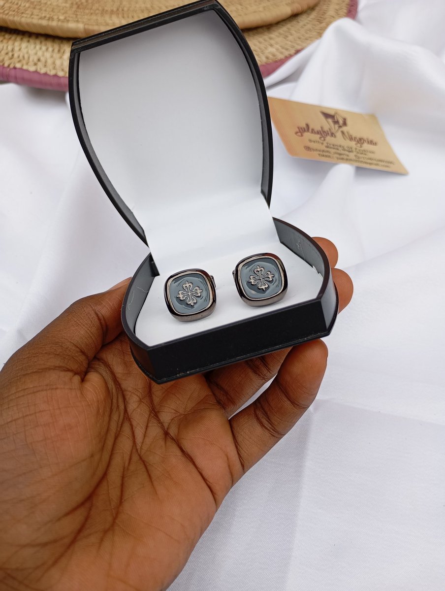 Gorgeous cufflinks HQ😍🥳🥳 Non tarnish single cufflinks. Price: 2000NGN box inclusive Location: Minna/Abuja Kindly rt🤲🏽