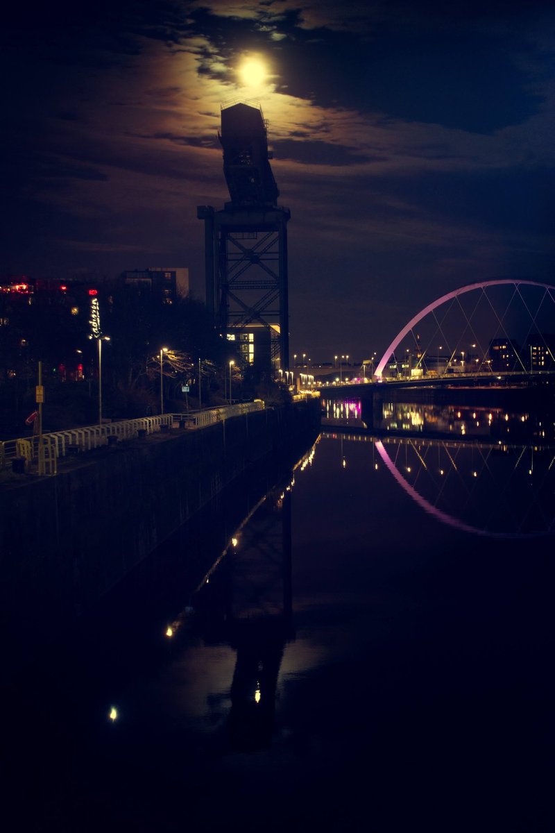 Edge of night 
#ThePhotoHour #Glasgow #NightPhotography