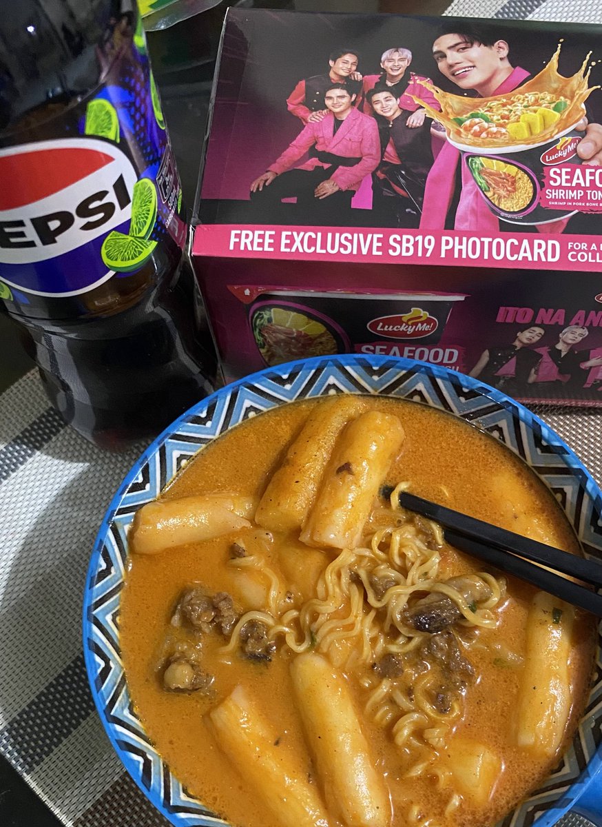 Solusyon sa di kumakain ng seafood pero gusto itry yung shrimp tonkotsu: 
Gawing korean noodles 🍜 

Infairness bagaaay!😍 tapos may Pepsi pa hahaha

#LuckyMeXSB19 @luckymeph #SeafoodSarapNgMahalima #ItoNaAngSeafoodKo

#SB19 #GrupoDuplaInternacional #SECAwards @SB19Official