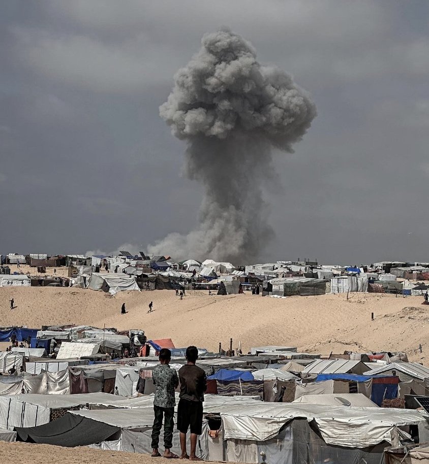 O plano macabro de 'israel' para invadir Rafah. A coisa mais importante que você vai ler hoje sobre o genocídio palestino. Informações vazadas apontam que 'israel' planeja separar famílias e executar um massacre de MENINOS e homens adultos na invasão a Rafah. Segue o 🧶👇