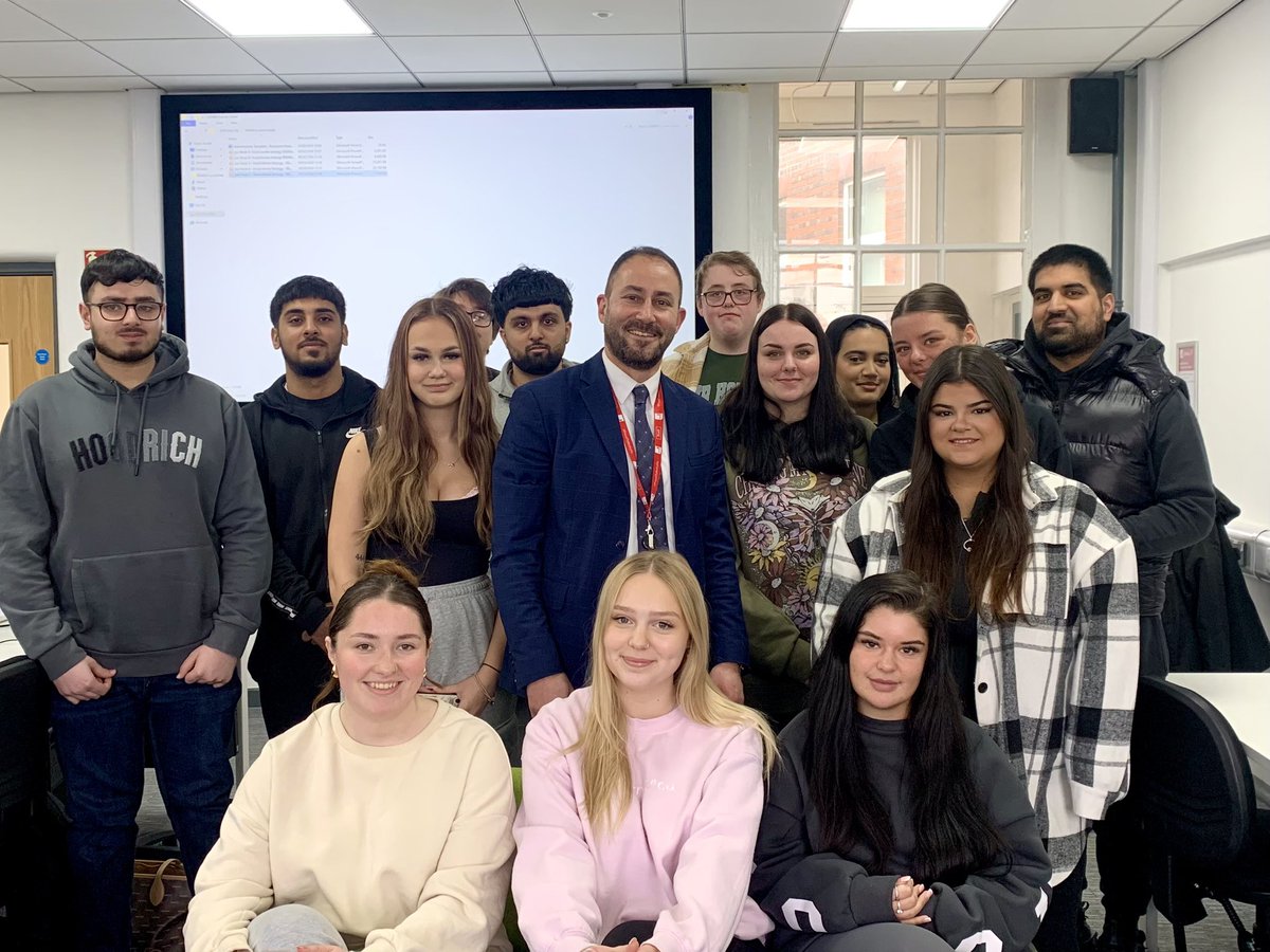 Last #teaching & #learning session with the amazing and creative #students @BusinessStaffs They were highly committed and engaged during their first year of study on the BSc #Digital and #Socialmedia #Marketing course. #PeoudToBeStaffs #stokeontrent