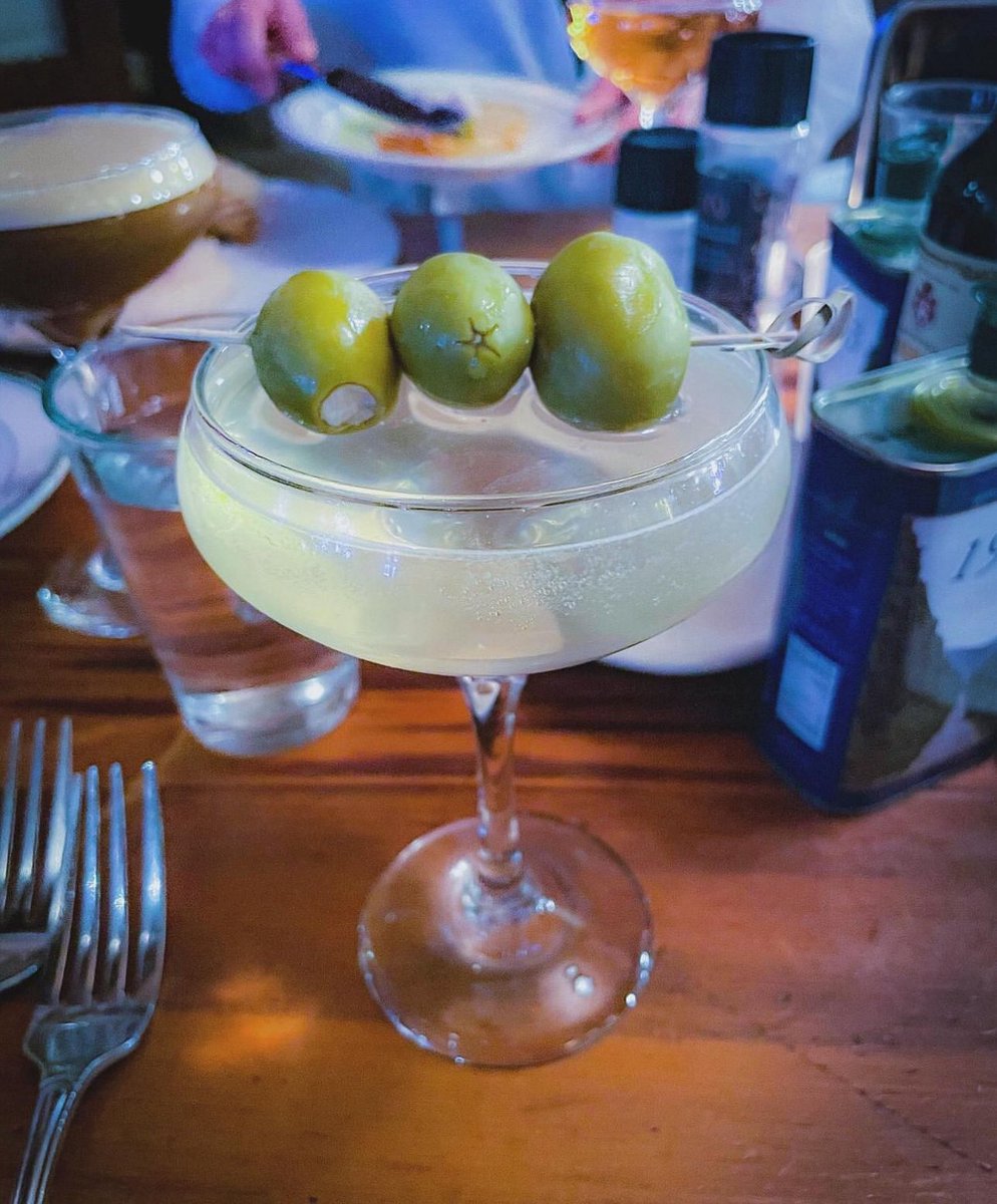 What can we say...we’ve got a thing for olives. 📸: brookfieldproperties.eatdrink