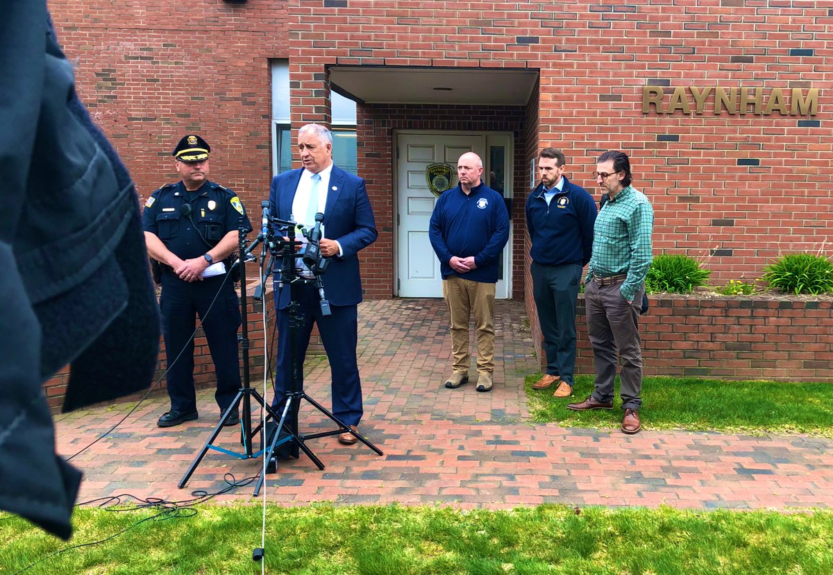 Tragic situation in Raynham.Police did wellbeing check for belligerent behavior. Investigators say body cam shows 35yo Stephen MacLean opened door pointing gun at officers, who shot &killed him. Probation dept had requested he be held after arrest yest but court released him #wbz